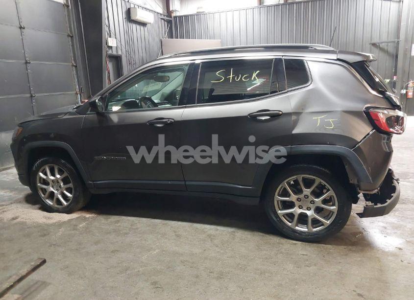 Photo 14 of 2022 Jeep Compass LATITUDE LUX 4X4 (VIN 3C4NJDFB0NT117963)