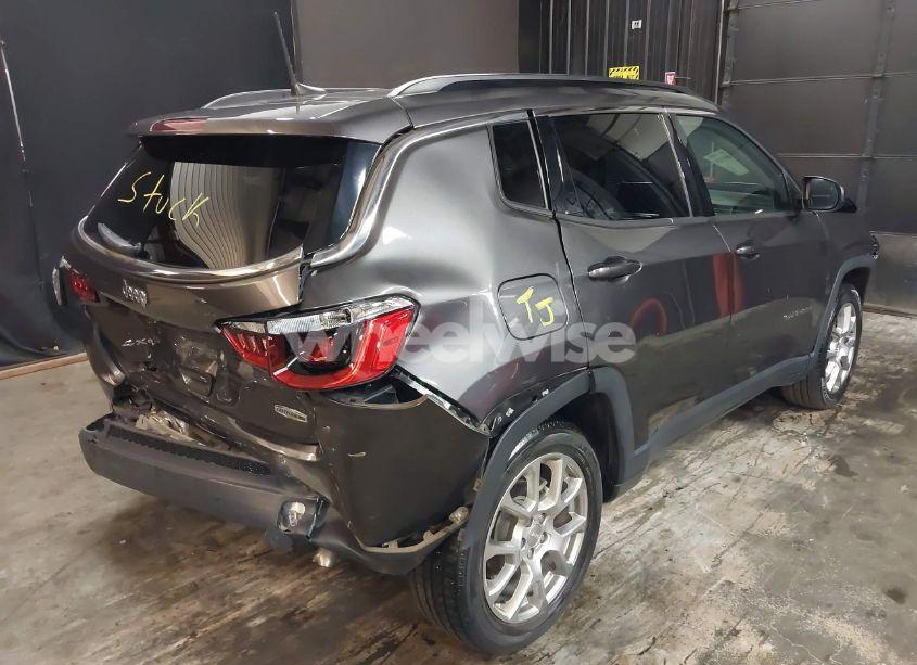 Photo 4 of 2022 Jeep Compass LATITUDE LUX 4X4 (VIN 3C4NJDFB0NT117963)