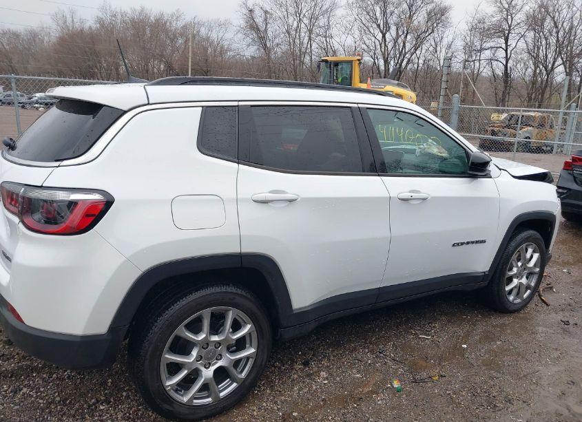 Photo 14 of 2022 Jeep Compass LATITUDE LUX 4X4 (VIN 3C4NJDFB0NT164555)
