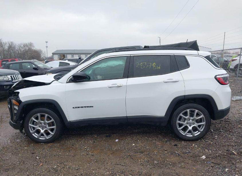 Photo 15 of 2022 Jeep Compass LATITUDE LUX 4X4 (VIN 3C4NJDFB0NT164555)