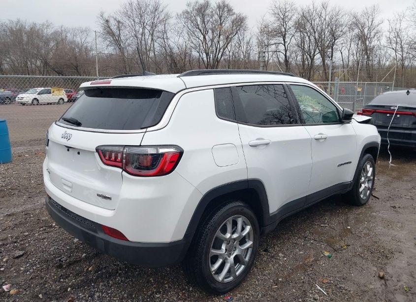 Photo 4 of 2022 Jeep Compass LATITUDE LUX 4X4 (VIN 3C4NJDFB0NT164555)