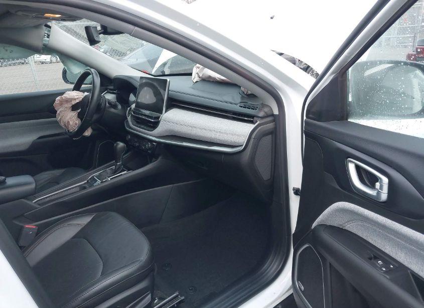 Photo 5 of 2022 Jeep Compass LATITUDE LUX 4X4 (VIN 3C4NJDFB0NT164555)