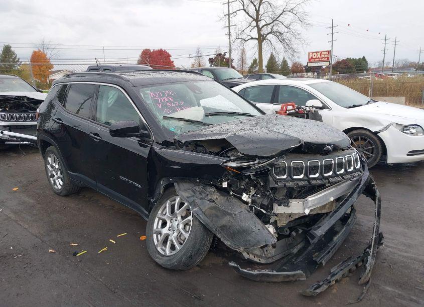 2022 Jeep Compass LATITUDE LUX 4X4 (VIN 3C4NJDFB0NT195627) main photo