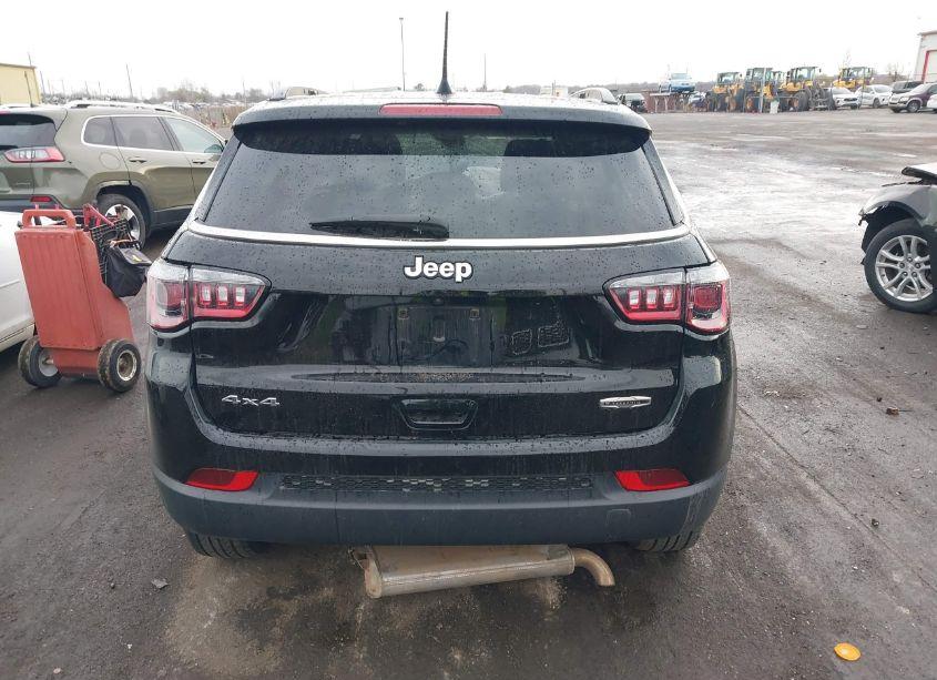 Photo 16 of 2022 Jeep Compass LATITUDE LUX 4X4 (VIN 3C4NJDFB0NT195627)