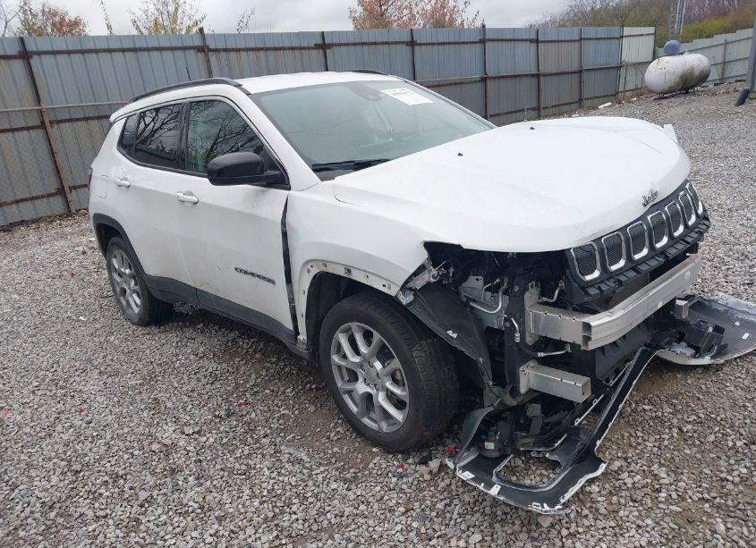 2022 Jeep Compass LATITUDE LUX 4X4 (VIN 3C4NJDFB0NT203807) main photo