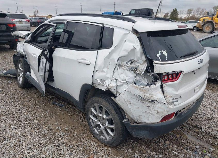 Photo 3 of 2022 Jeep Compass LATITUDE LUX 4X4 (VIN 3C4NJDFB0NT203807)