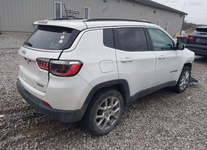 Photo 4 of 2022 Jeep Compass LATITUDE LUX 4X4 (VIN 3C4NJDFB0NT203807)