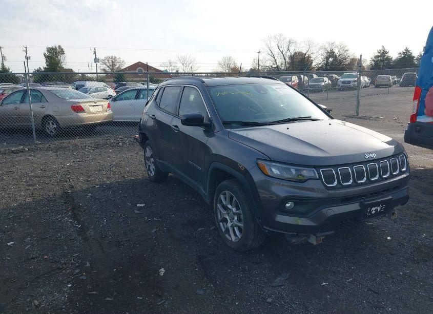2022 Jeep Compass LATITUDE LUX 4X4 (VIN 3C4NJDFB1NT212449) main photo