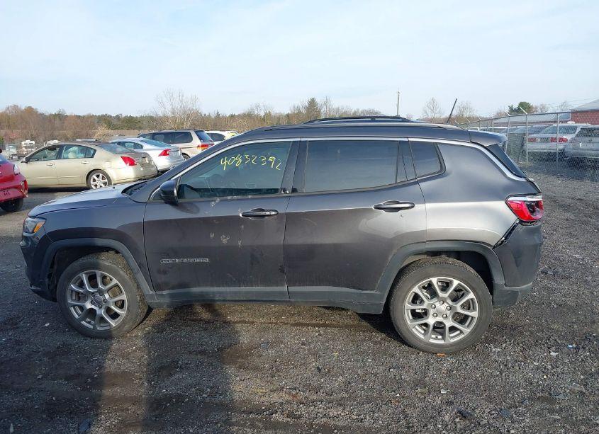 Photo 14 of 2022 Jeep Compass LATITUDE LUX 4X4 (VIN 3C4NJDFB1NT212449)