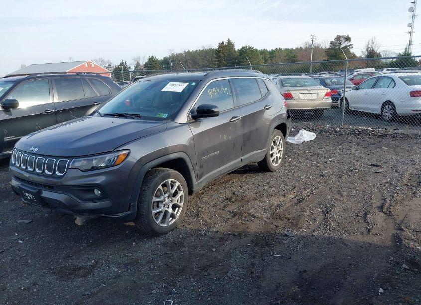 Photo 2 of 2022 Jeep Compass LATITUDE LUX 4X4 (VIN 3C4NJDFB1NT212449)