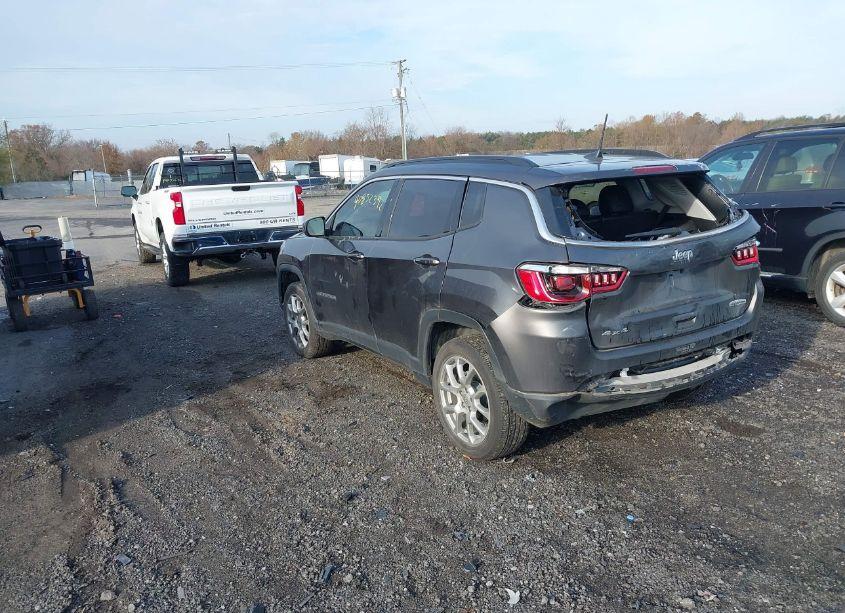 Photo 3 of 2022 Jeep Compass LATITUDE LUX 4X4 (VIN 3C4NJDFB1NT212449)