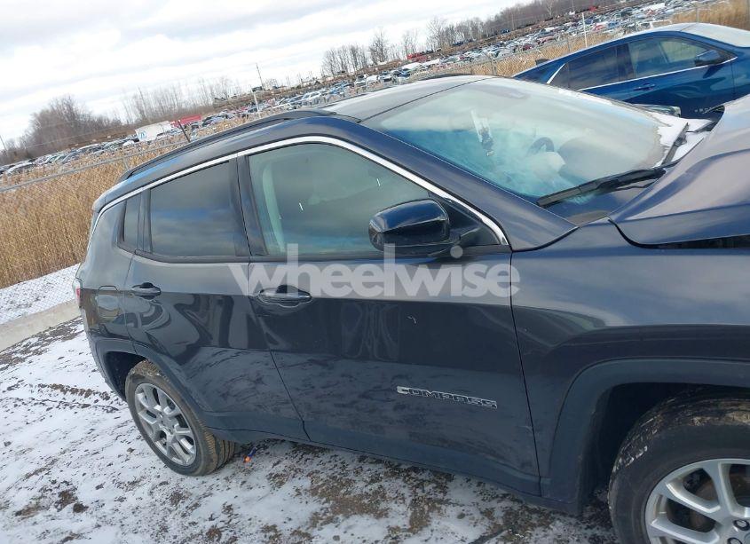Photo 12 of 2022 Jeep Compass LATITUDE LUX 4X4 (VIN 3C4NJDFB2NT112229)