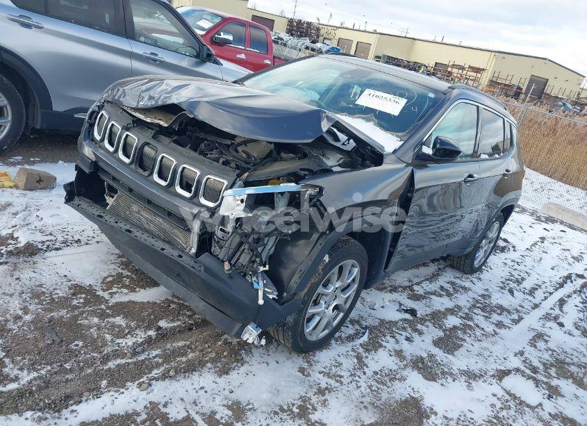 Photo 2 of 2022 Jeep Compass LATITUDE LUX 4X4 (VIN 3C4NJDFB2NT112229)