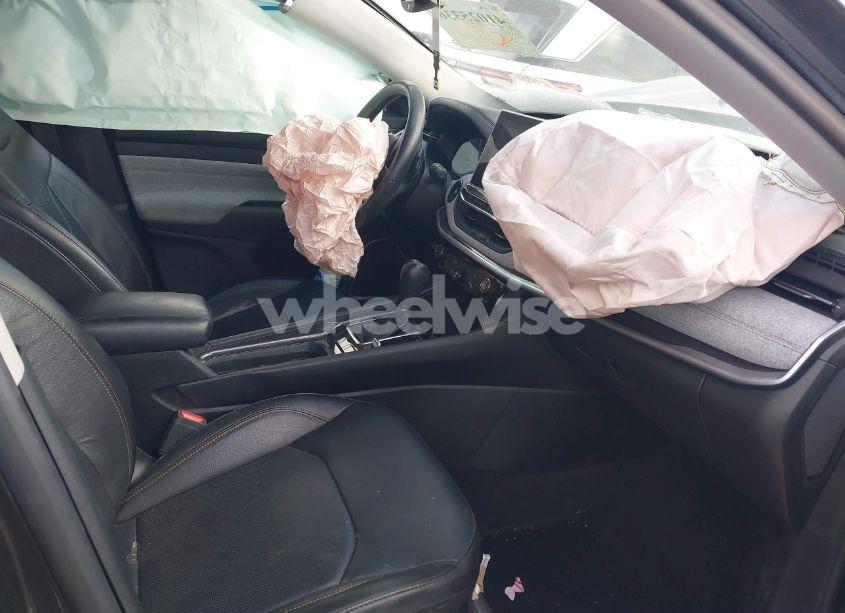 Photo 5 of 2022 Jeep Compass LATITUDE LUX 4X4 (VIN 3C4NJDFB2NT112229)