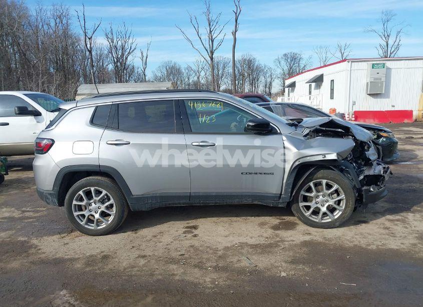 Photo 13 of 2022 Jeep Compass LATITUDE LUX 4X4 (VIN 3C4NJDFB2NT164198)