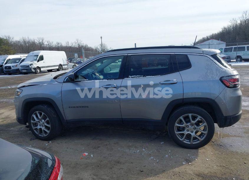 Photo 14 of 2022 Jeep Compass LATITUDE LUX 4X4 (VIN 3C4NJDFB2NT164198)