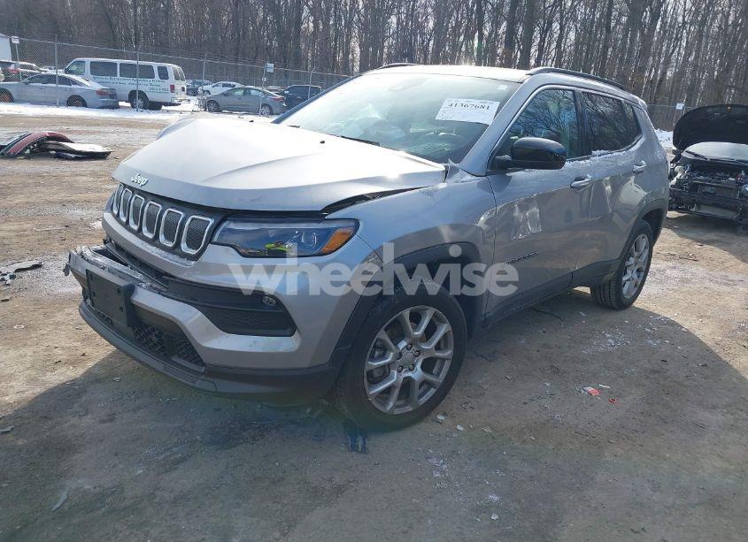 Photo 2 of 2022 Jeep Compass LATITUDE LUX 4X4 (VIN 3C4NJDFB2NT164198)
