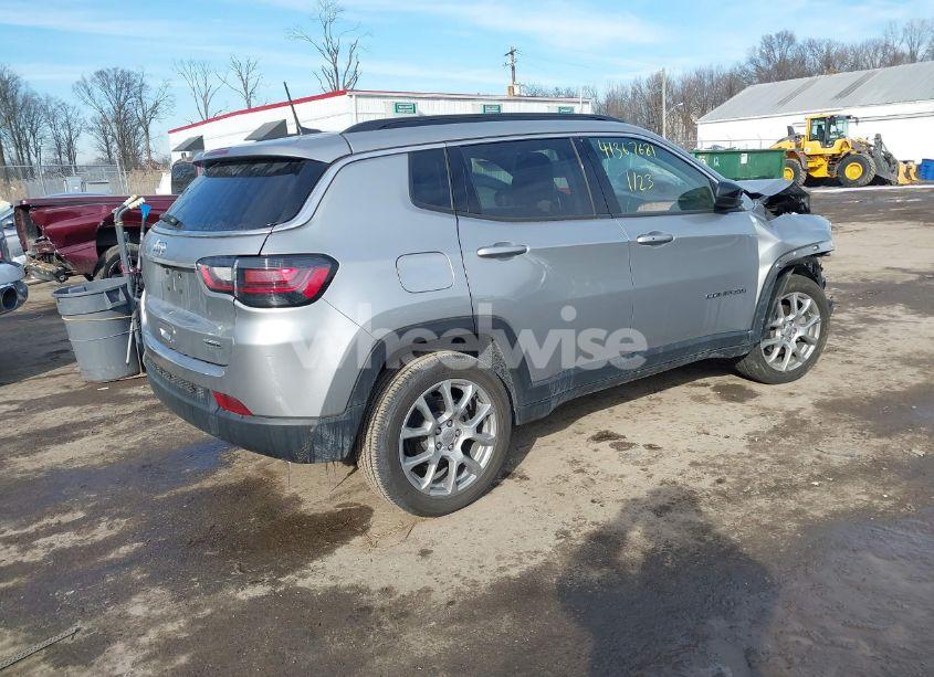 Photo 4 of 2022 Jeep Compass LATITUDE LUX 4X4 (VIN 3C4NJDFB2NT164198)