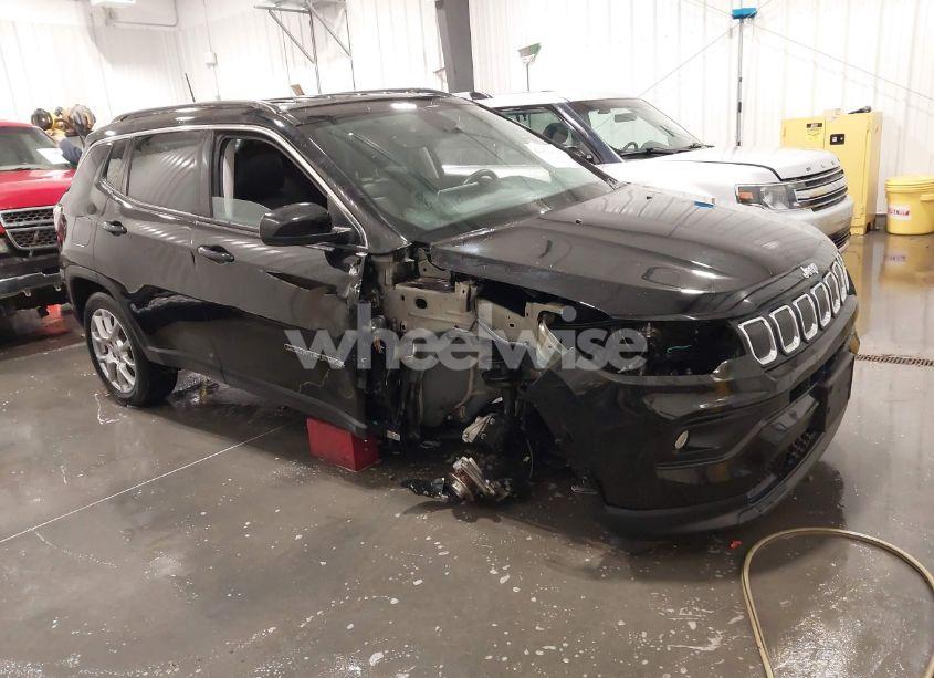 2022 Jeep Compass LATITUDE LUX 4X4 (VIN 3C4NJDFB3NT211822) main photo