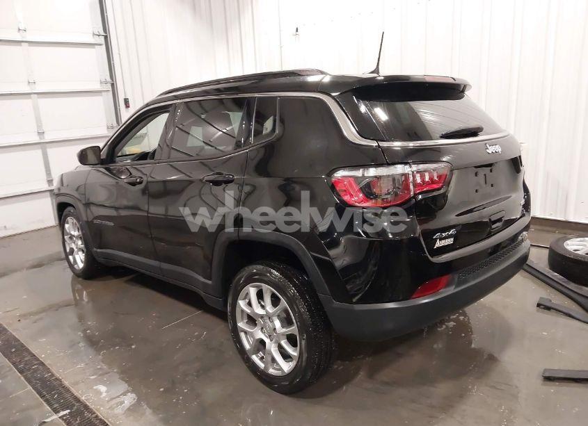 Photo 3 of 2022 Jeep Compass LATITUDE LUX 4X4 (VIN 3C4NJDFB3NT211822)
