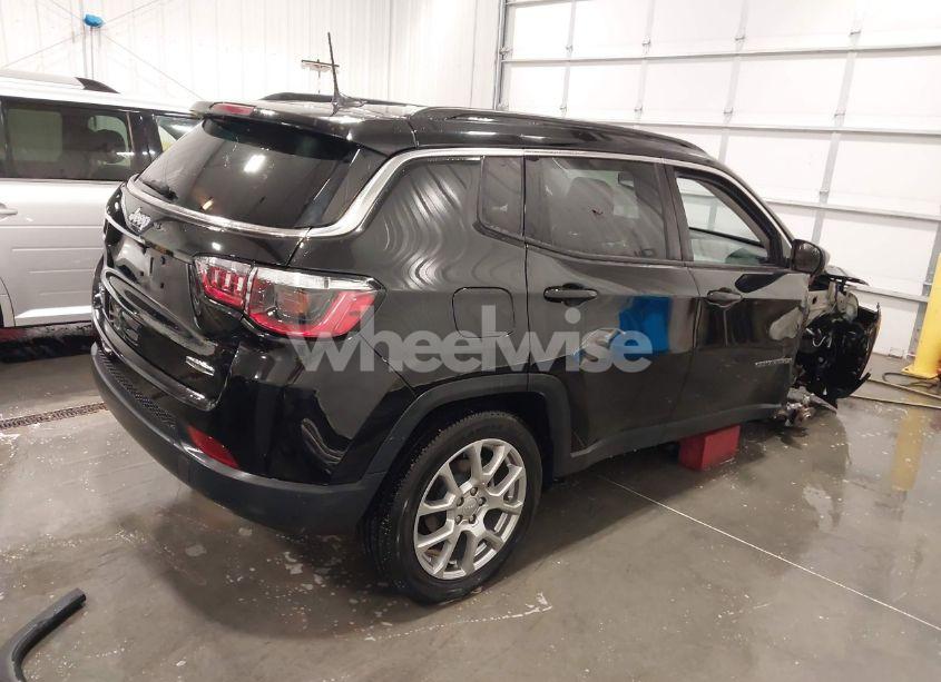 Photo 4 of 2022 Jeep Compass LATITUDE LUX 4X4 (VIN 3C4NJDFB3NT211822)