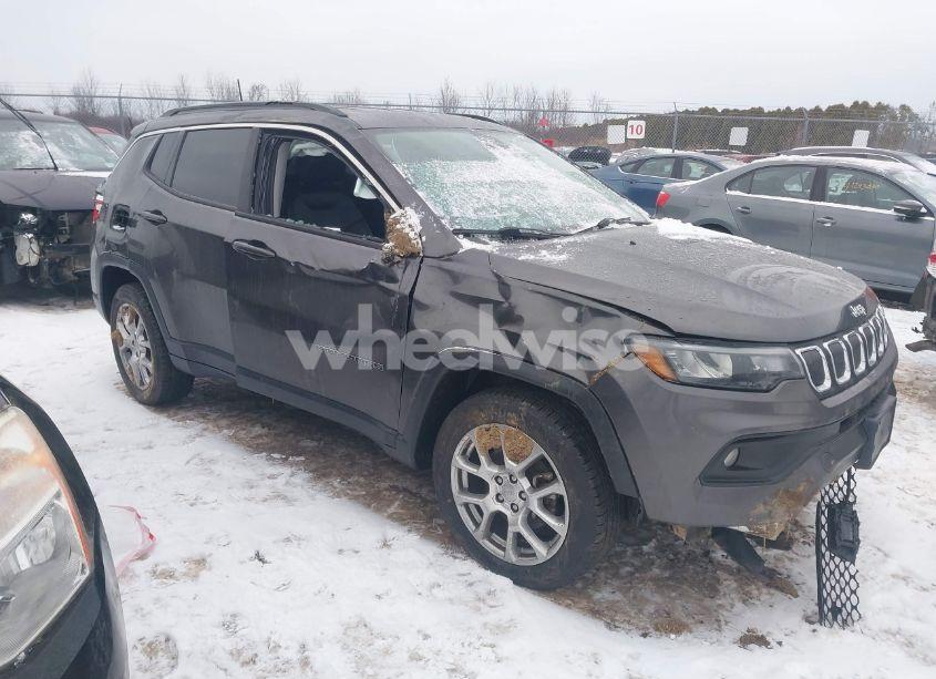 2022 Jeep Compass LATITUDE LUX 4X4 (VIN 3C4NJDFB4NT169659) main photo