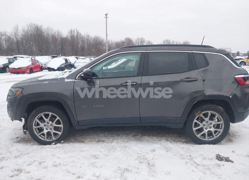 Photo 14 of 2022 Jeep Compass LATITUDE LUX 4X4 (VIN 3C4NJDFB4NT169659)