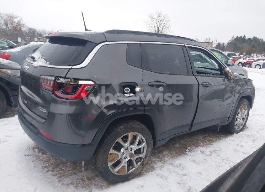 Photo 4 of 2022 Jeep Compass LATITUDE LUX 4X4 (VIN 3C4NJDFB4NT169659)