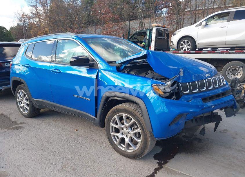 2022 Jeep Compass LATITUDE LUX 4X4 (VIN 3C4NJDFB4NT181942) main photo
