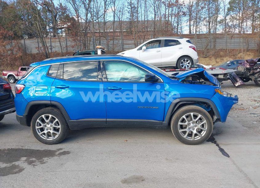 Photo 14 of 2022 Jeep Compass LATITUDE LUX 4X4 (VIN 3C4NJDFB4NT181942)