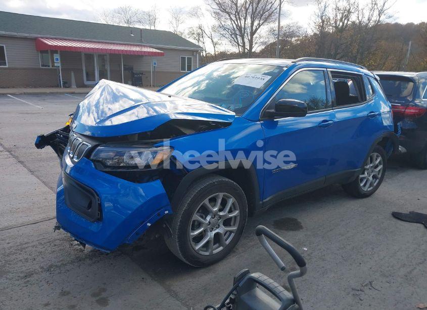 Photo 2 of 2022 Jeep Compass LATITUDE LUX 4X4 (VIN 3C4NJDFB4NT181942)