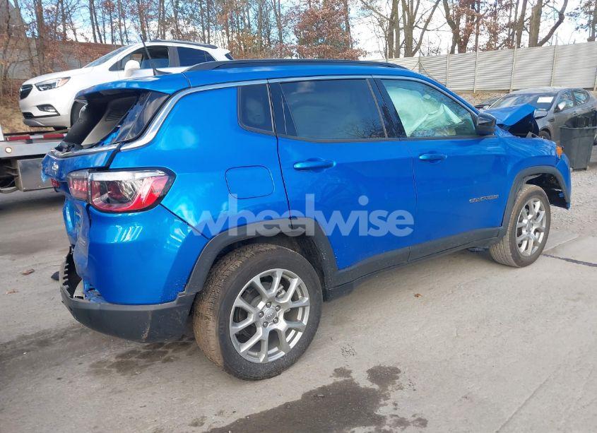 Photo 4 of 2022 Jeep Compass LATITUDE LUX 4X4 (VIN 3C4NJDFB4NT181942)