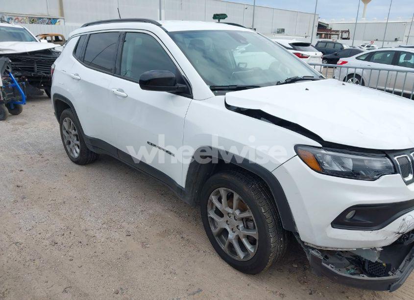 2022 Jeep Compass LATITUDE LUX 4X4 (VIN 3C4NJDFB4NT191175) main photo