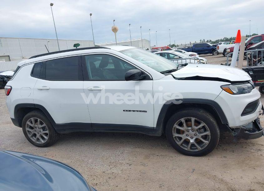 Photo 13 of 2022 Jeep Compass LATITUDE LUX 4X4 (VIN 3C4NJDFB4NT191175)