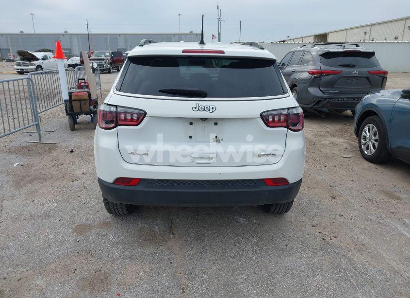 Photo 16 of 2022 Jeep Compass LATITUDE LUX 4X4 (VIN 3C4NJDFB4NT191175)