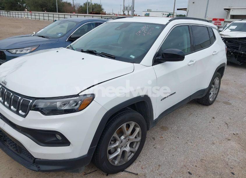 Photo 2 of 2022 Jeep Compass LATITUDE LUX 4X4 (VIN 3C4NJDFB4NT191175)