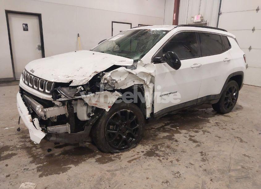 Photo 2 of 2022 Jeep Compass LATITUDE LUX 4X4 (VIN 3C4NJDFB5NT109311)