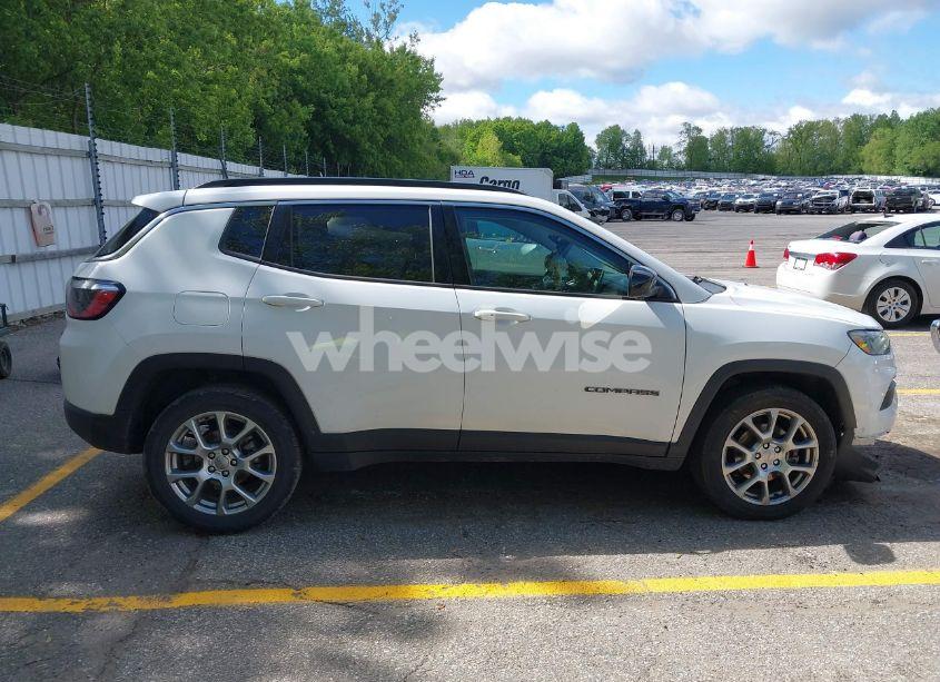 Photo 14 of 2022 Jeep Compass LATITUDE LUX 4X4 (VIN 3C4NJDFB7NT112307)