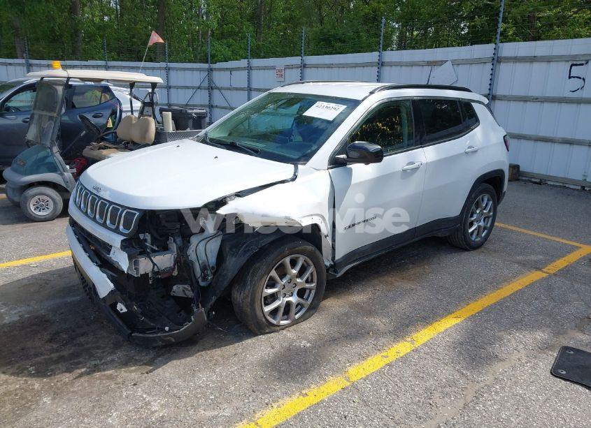 Photo 2 of 2022 Jeep Compass LATITUDE LUX 4X4 (VIN 3C4NJDFB7NT112307)
