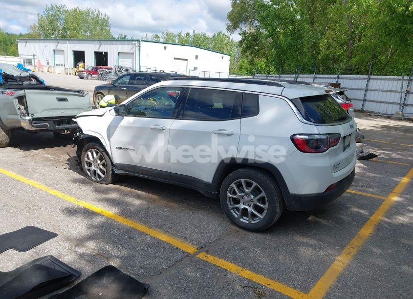 Photo 3 of 2022 Jeep Compass LATITUDE LUX 4X4 (VIN 3C4NJDFB7NT112307)