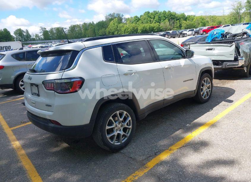 Photo 4 of 2022 Jeep Compass LATITUDE LUX 4X4 (VIN 3C4NJDFB7NT112307)