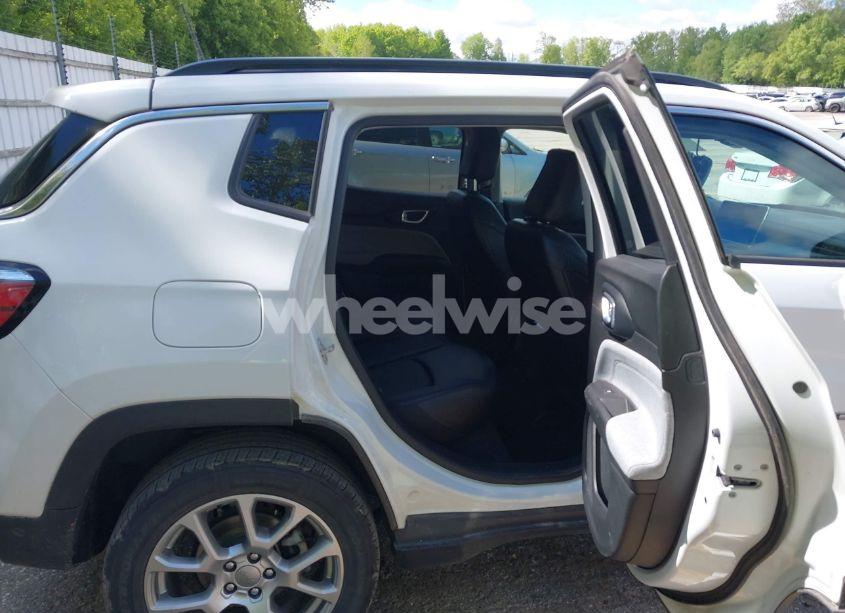 Photo 8 of 2022 Jeep Compass LATITUDE LUX 4X4 (VIN 3C4NJDFB7NT112307)