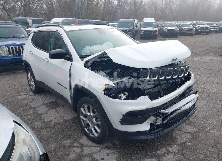 Photo 13 of 2022 Jeep Compass LATITUDE LUX 4X4 (VIN 3C4NJDFB9NT183038)