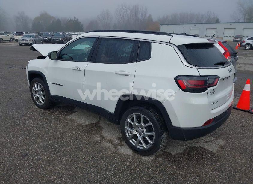 Photo 3 of 2022 Jeep Compass LATITUDE LUX 4X4 (VIN 3C4NJDFB9NT183038)