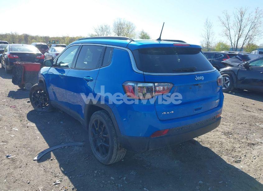 Photo 3 of 2022 Jeep Compass LATITUDE LUX 4X4 (VIN 3C4NJDFBXNT129487)