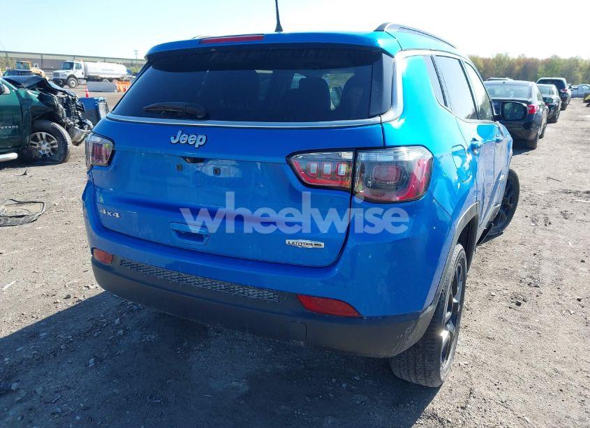 Photo 4 of 2022 Jeep Compass LATITUDE LUX 4X4 (VIN 3C4NJDFBXNT129487)