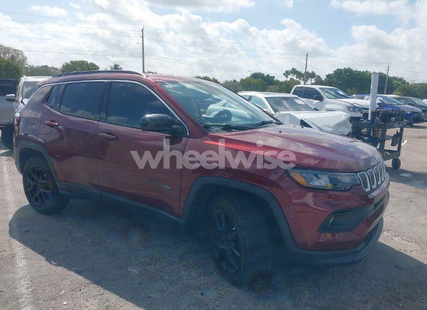 2022 Jeep Compass LATITUDE LUX 4X4 (VIN 3C4NJDFBXNT129800) main photo