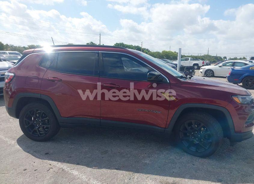 Photo 13 of 2022 Jeep Compass LATITUDE LUX 4X4 (VIN 3C4NJDFBXNT129800)
