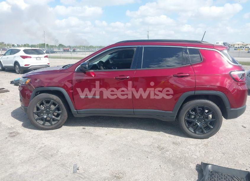 Photo 14 of 2022 Jeep Compass LATITUDE LUX 4X4 (VIN 3C4NJDFBXNT129800)