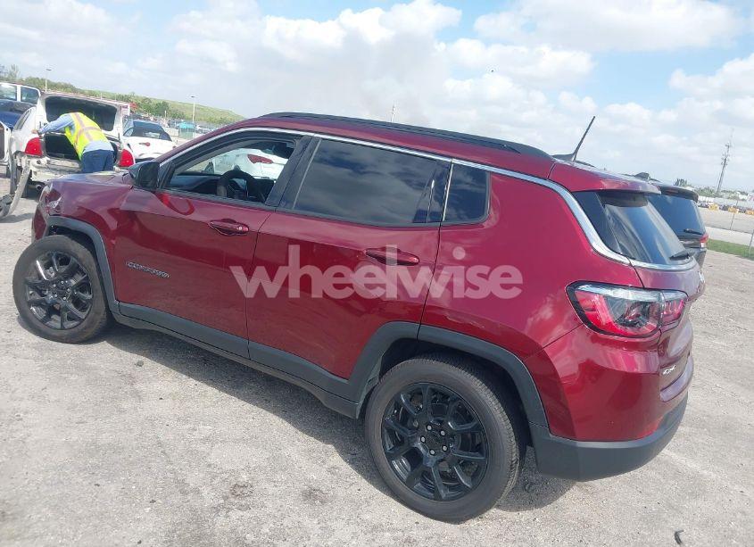Photo 3 of 2022 Jeep Compass LATITUDE LUX 4X4 (VIN 3C4NJDFBXNT129800)
